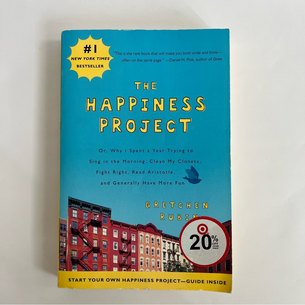 The Happiness Project by Gretchen Rubin paperback self help reading book